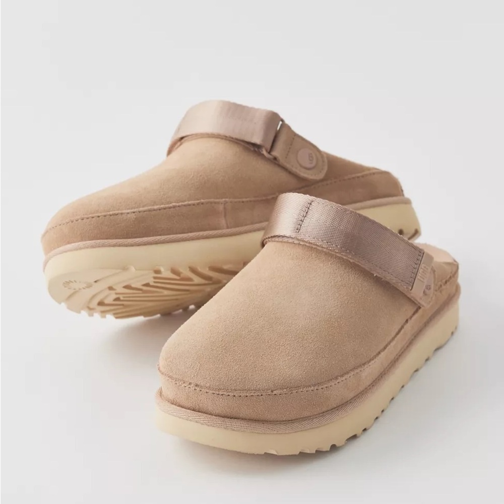 Ugg Goldenstar Slip On Clogs - Sand